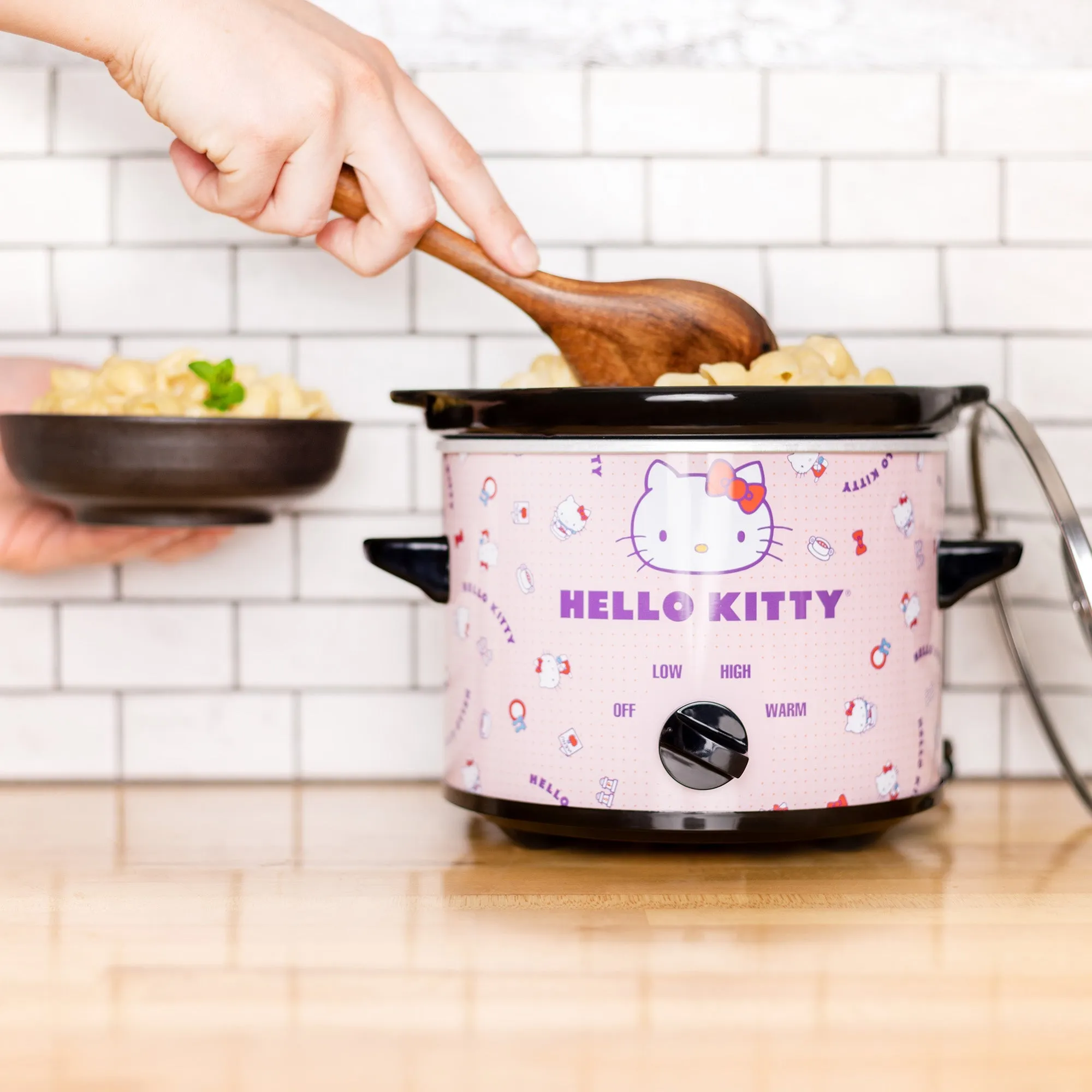 Hello Kitty 2-Quart Slow Cooker SANRIO