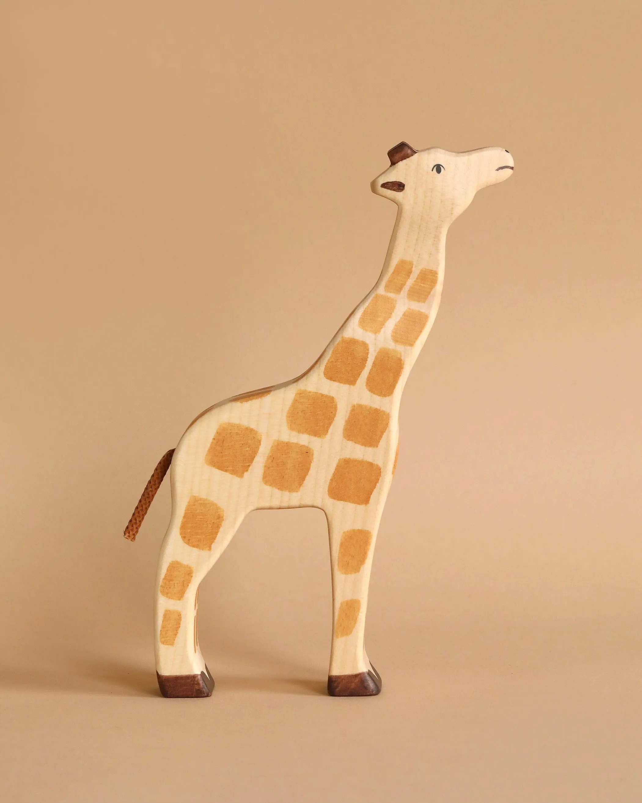 Holztiger Giraffe, Head Raised Odin Parker