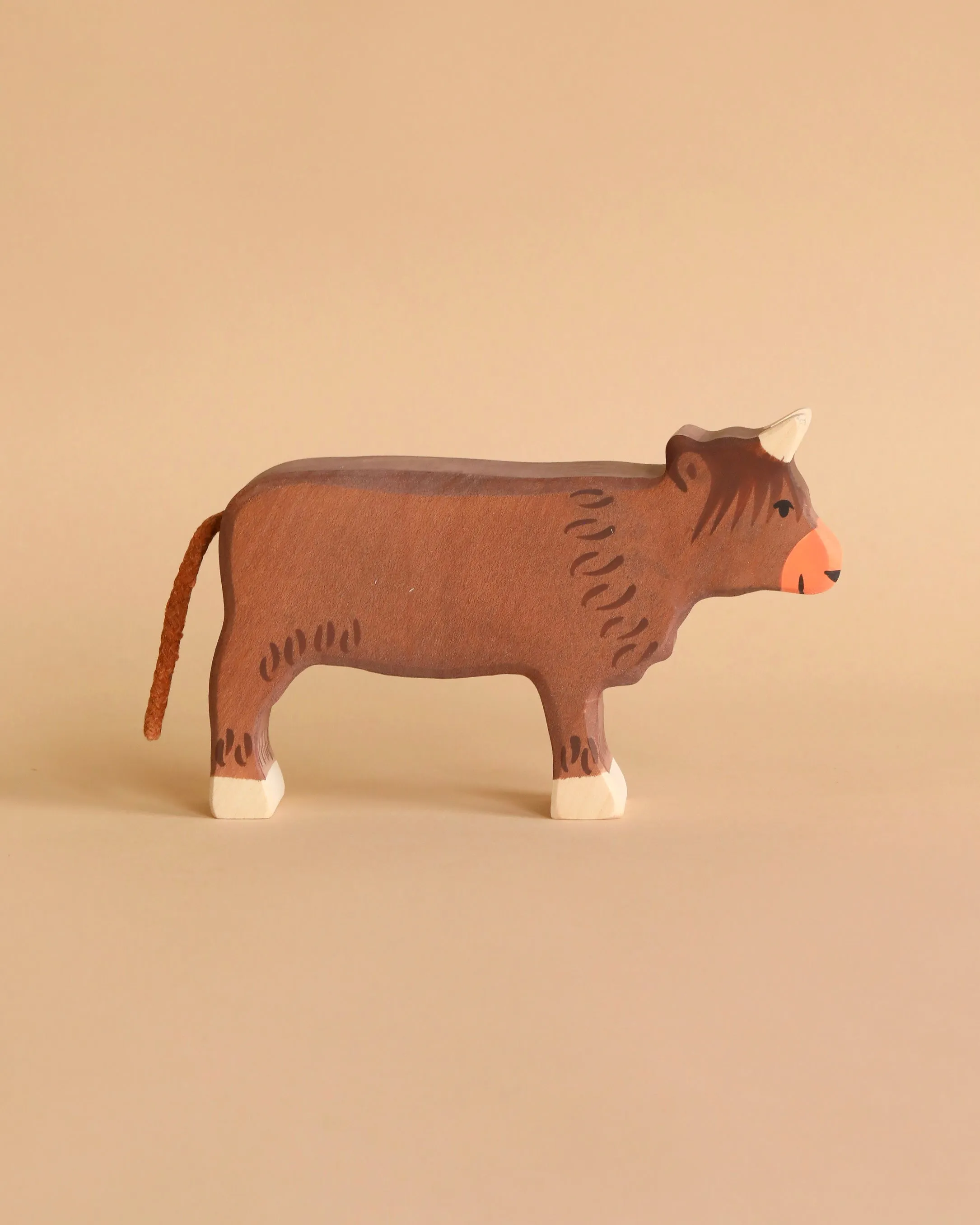 Holztiger Highland Cow, Standing Odin Parker