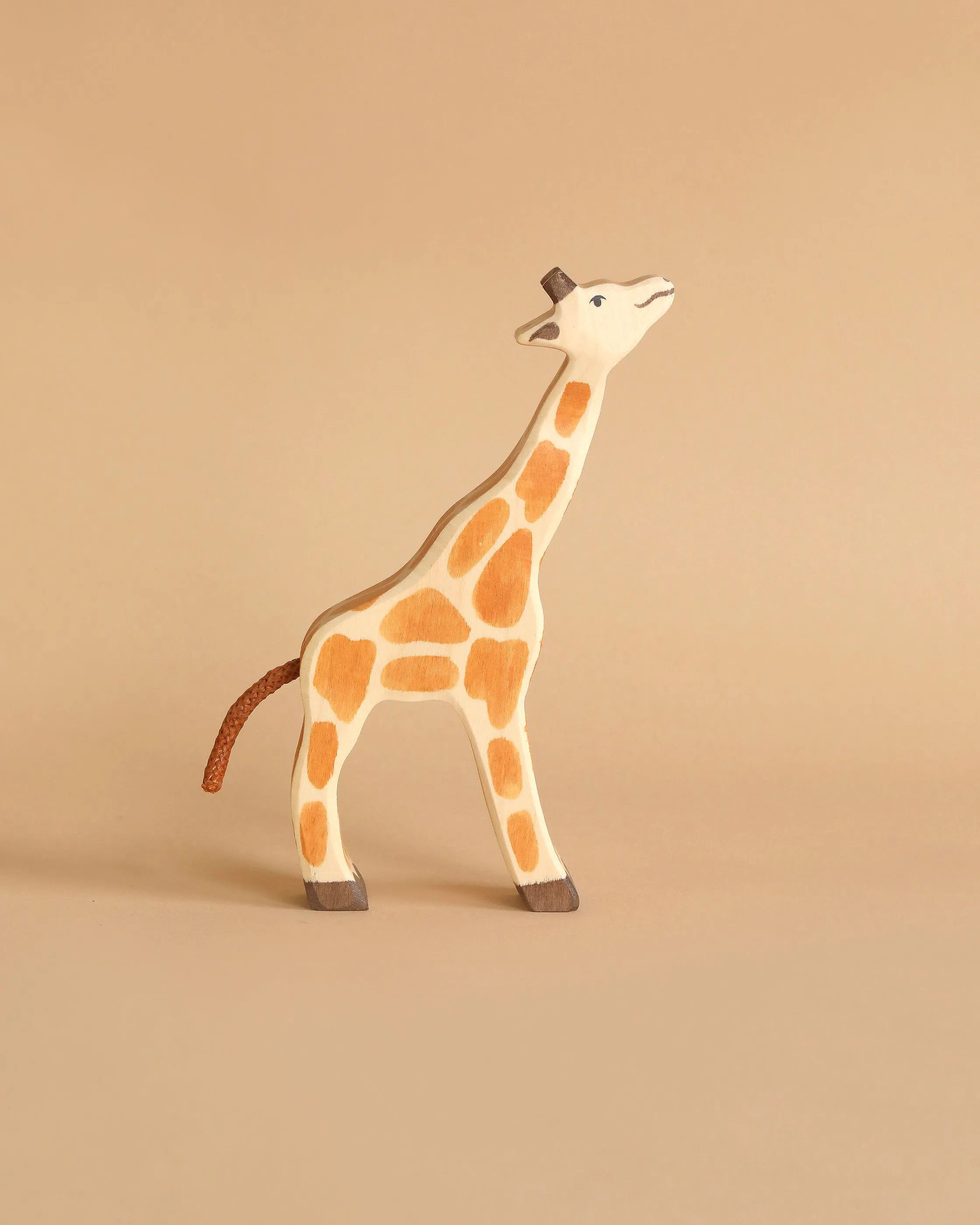 Holztiger Small Feeding Giraffe Odin Parker