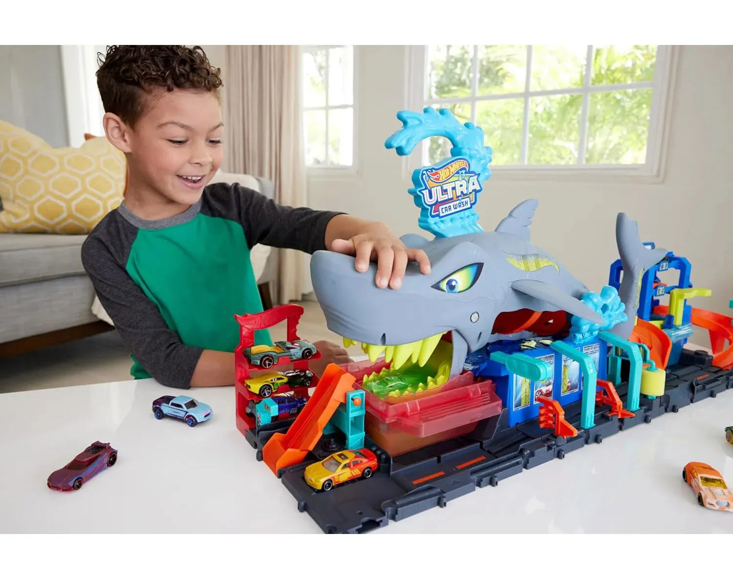 Hot Wheels Let's Race Netflix - City Ultra Shark Car Wash Playset