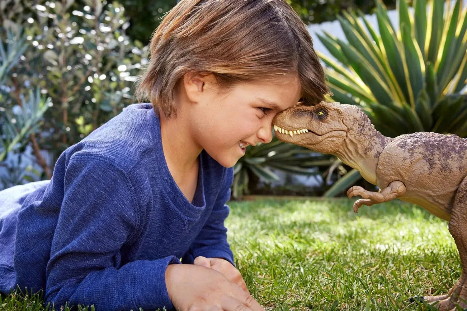 Jurassic World: Chaos Theory Netflix - All-Out Attack Tyrannosaurus Rex Dinosaur