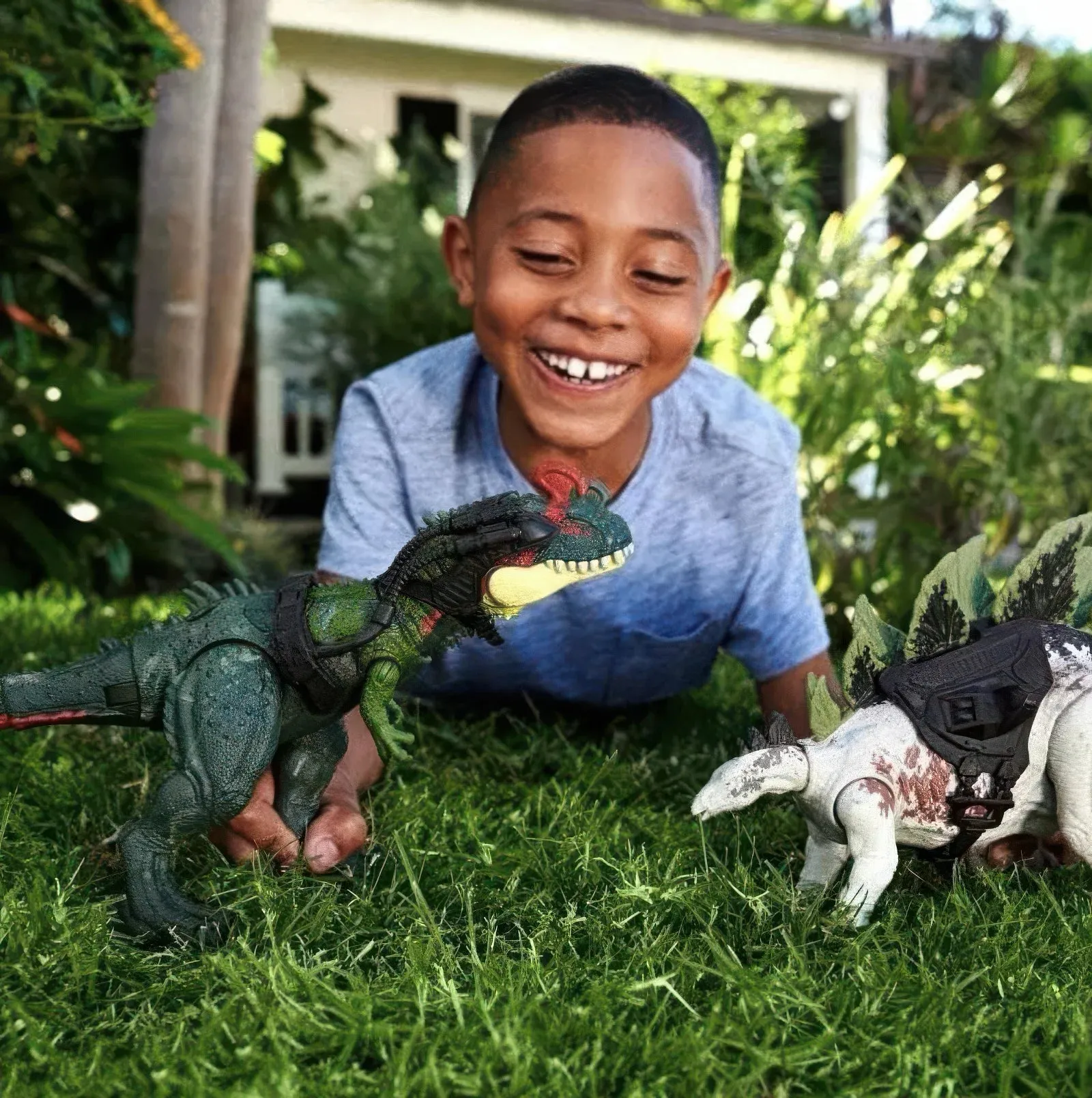 Jurassic World Dino Trackers Attack Sinotyrannus