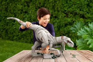 Jurassic World Super Colossal Atrociraptor Action Figure 91cm long