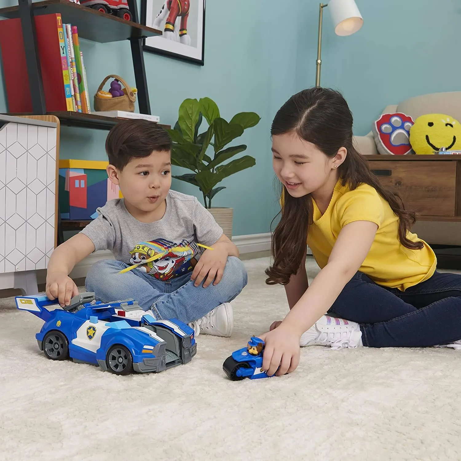PAW Patrol Chases 2-in-1 Transforming Movie City Cruiser