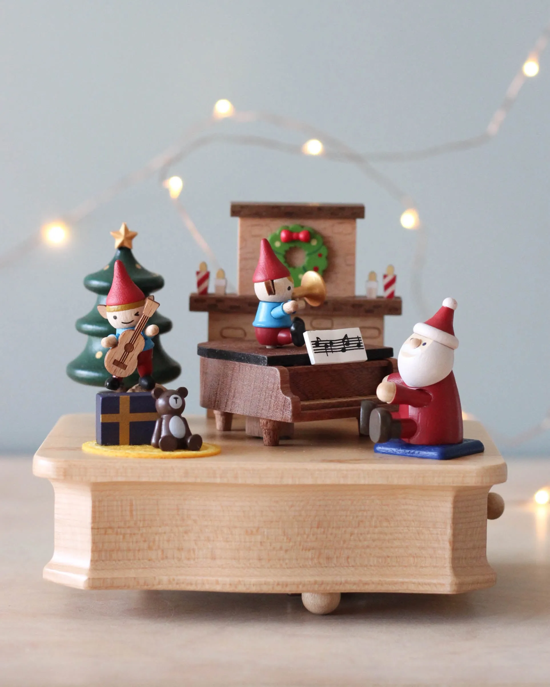 Santa's Christmas Concert Music Box Odin Parker