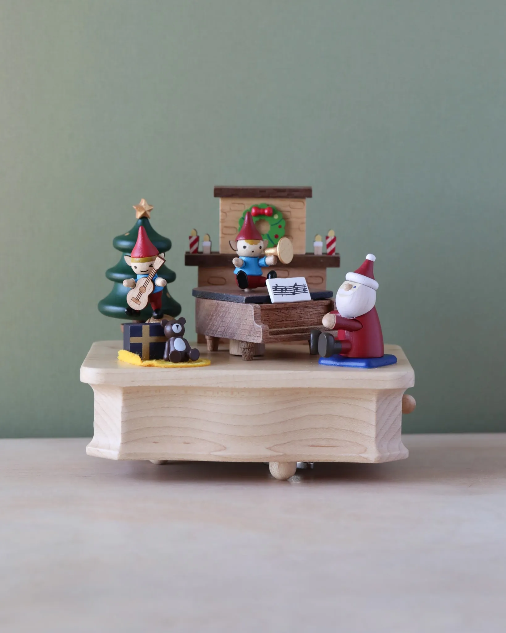 Santa's Christmas Concert Music Box Odin Parker